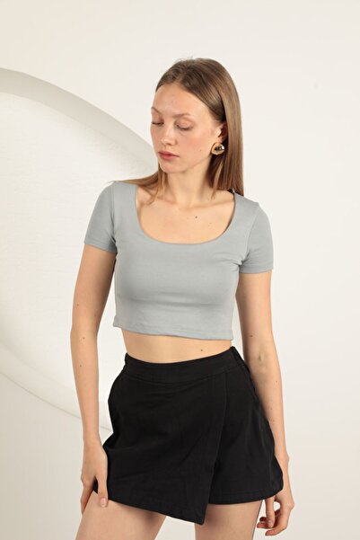 Caddebostan Moda Strawberry Viscose Fabric U-Neck Short Sleeve Crop Blouse