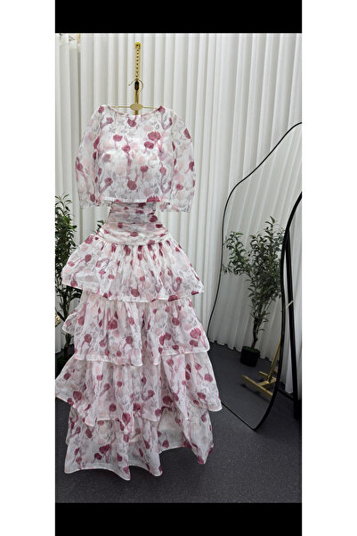 AREEJ FASHION A pink dress with layers of chiffon in a sophisticated, feminin...