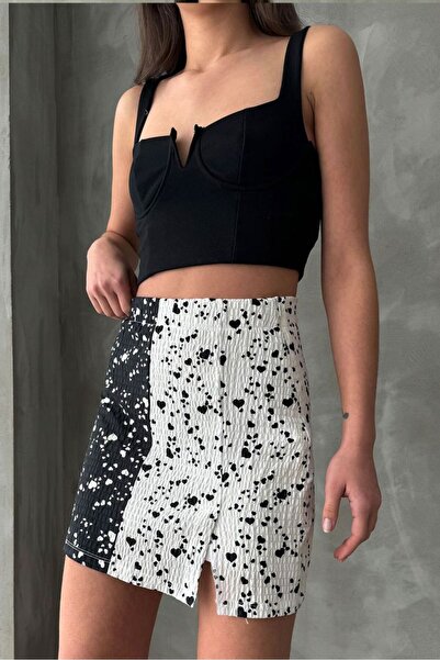 Caddebostan Moda Heart Patterned Mini Skirt with Slit Detail Above the Knee