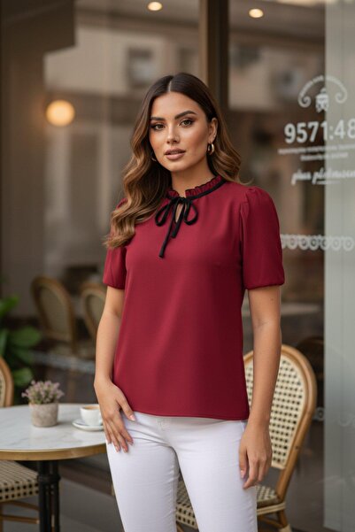 Mossta Bluză din crep cu mâneci scurte și guler cu volane și detaliu de legar...