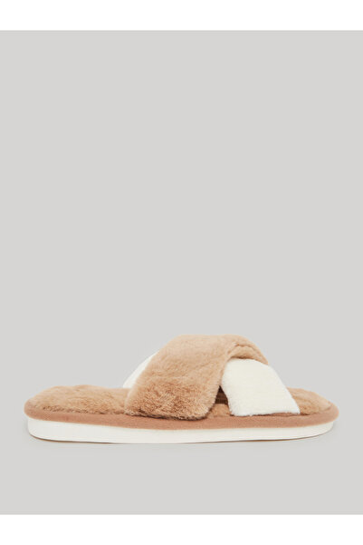 Styli Fuzzy Criss Cross Bedroom Slippers