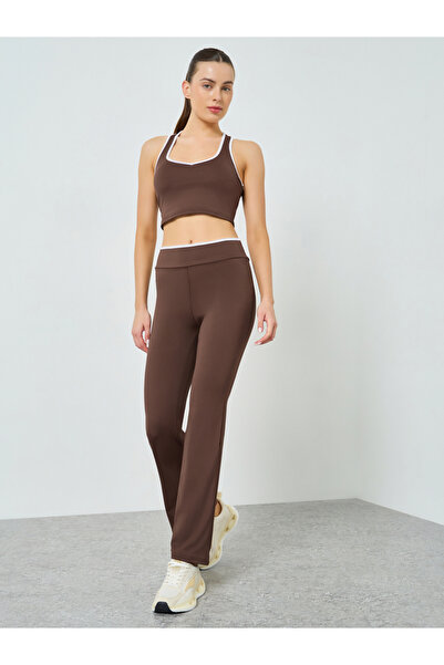 Styli Contrast Edge Racerback Peep Sports Bra and Leggings Set