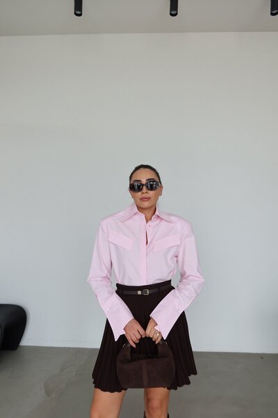 Özge Özgenç Omuzu Vatkalı Gizli Düğmeli Gömlek