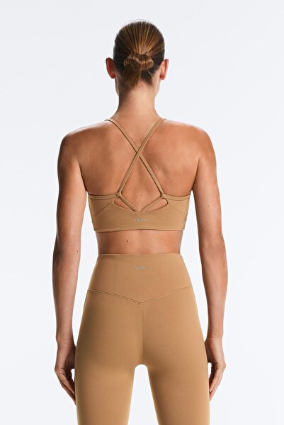 Oysho حمالة صدر رياضية متوسطة الدعم من إيفر موف