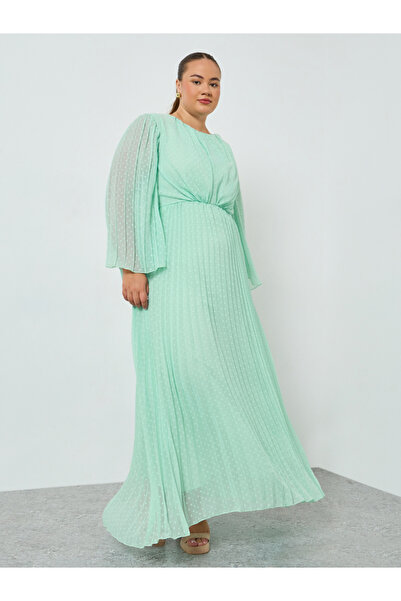 Styli Plus Size Green Pleated A-Line Maxi Dress