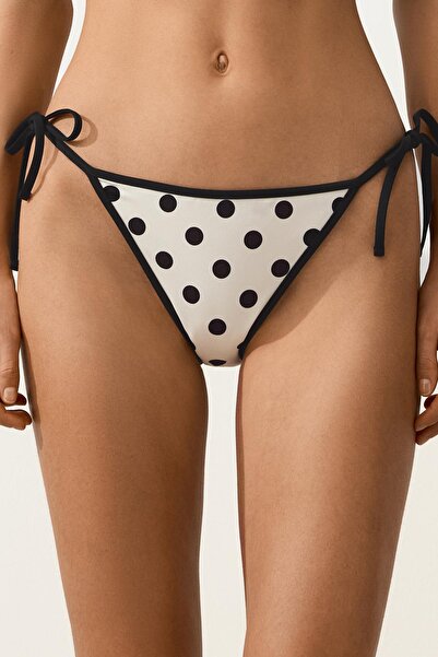 Oysho Puantiye desenli orta kesim bikini altı