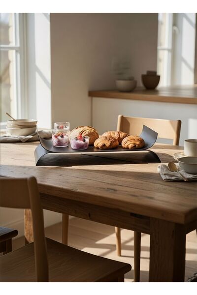 Casco Modern curved metal serving tray