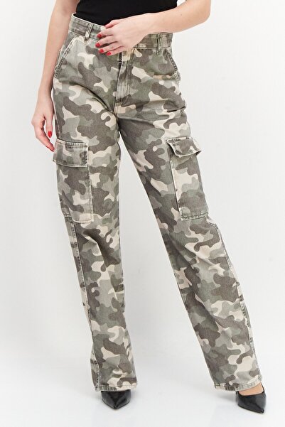 Don't Call Me Jennyfer Women Straight Fit Camo Cargo Pants, Olive/Beige Combo
