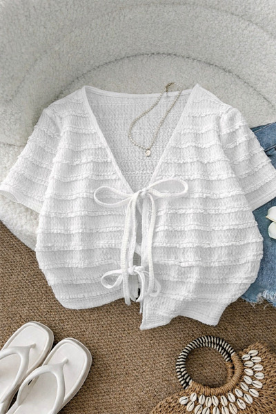 WEEST MODA λευκή μπλούζα με βολάν από ύφασμα και κοντά μανίκια που δένουν μπρ...