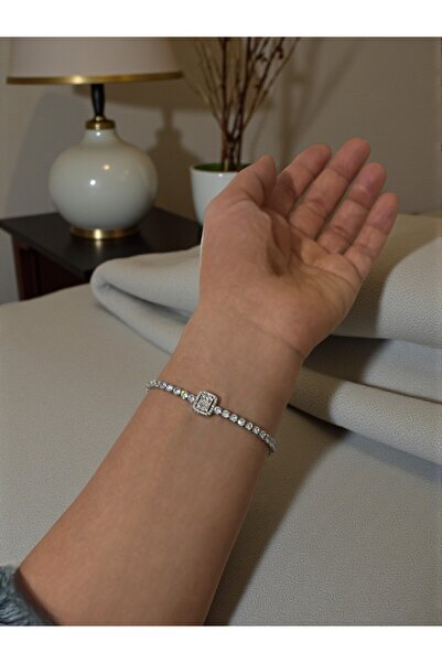 modamira سوار من الفولاذ المقاوم للصدأ بلون فضي مع تفاصيل حجرية على شكل باجيت