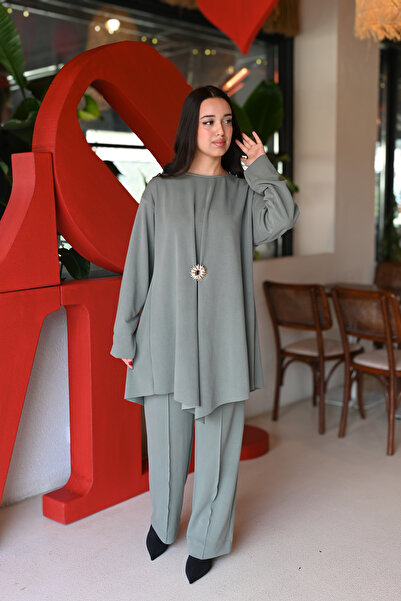 Broş Detaylı Tunik & Pantolon Takım