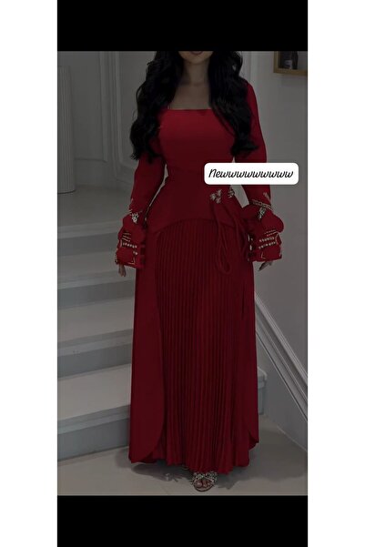 NALA FASHION A luxurious red evening dress,