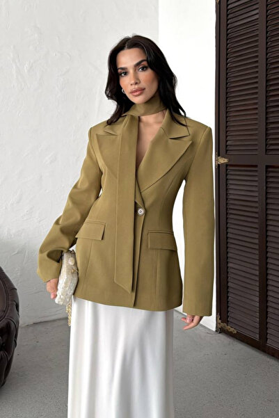 AKD Atelier Kadın Blazer Ceket Fular Detaylı Cep Görünümlü Bele Oturan Tek Dü...
