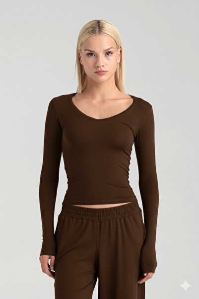 SHEISMONO Εξαιρετικά απαλή μπλούζα με λαιμόκοψη V σε καφέ χρώμα