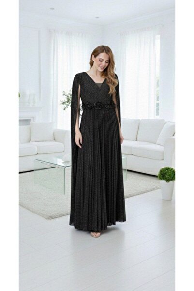 alqarat فستان فيولا الملكي بتفاصيل الكاب