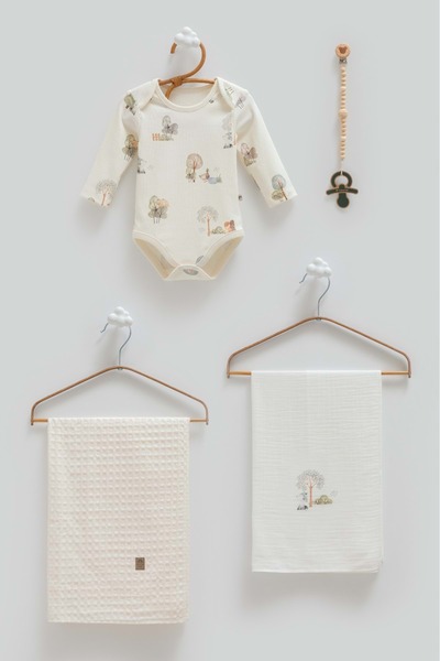 Caramell Basic Boxed Body Double Blanket with Pacifier Hanger Quartet Set-85X...