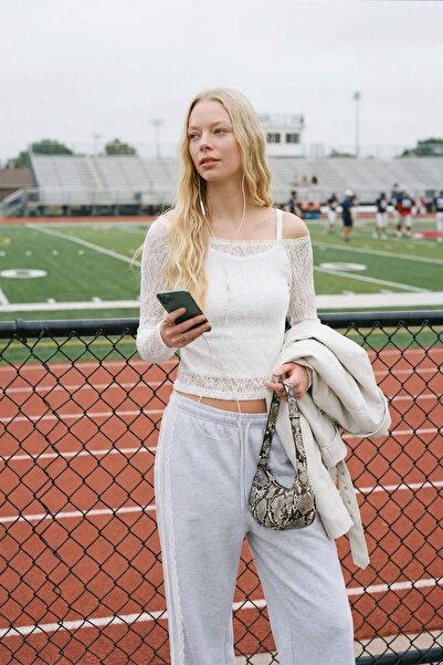 DeFacto Fıtted Omzu Açık Dantel Uzun Kollu Tişört G8110AX26SP