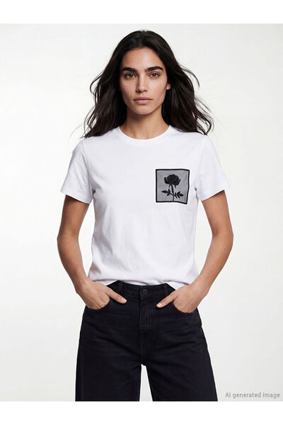 LC Waikiki NOUL SEZON DE LA GÜLİS GİYİM Tricou alb Bisi guler rotund cu inser...