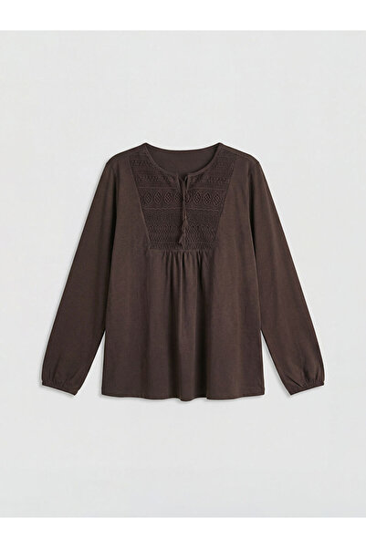 LC Waikiki GiyÇık Store den Kahverengi Bağlamalı Yaka Nakışlı Bluz