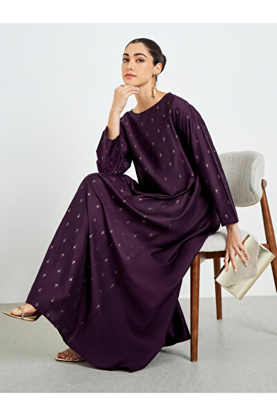 Amirah By Styli جلابية بقصة قَصّة على شكل A مزينة بطبعة رقائق معدنية أرجوانية...