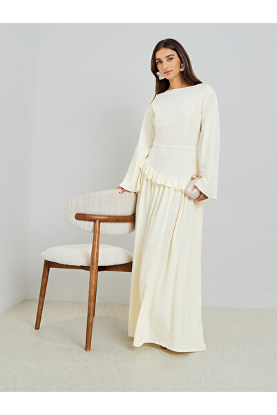 Styli فستان ماكسي كريمي اللون مزين بكشكشة