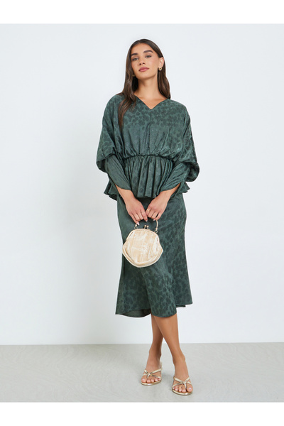 Styli Women Green Floral Batwing Sleeves Sheath Midi Dress