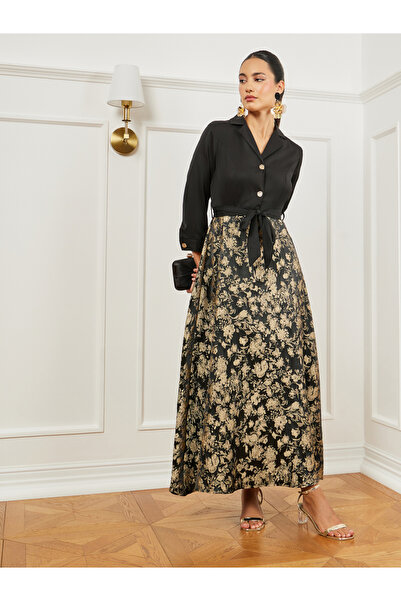 Styli فستان ماكسي أسود من قماش جاكار بحزام قَصّة على شكل A