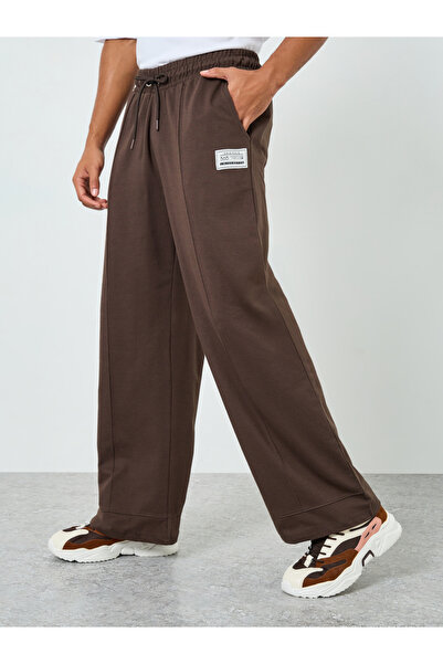 Styli Men Brown Wide Leg Joggers with Pintuck Detail