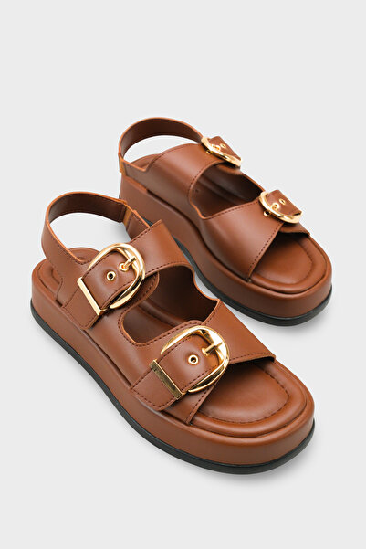 Capone Outfitters صندل نسائي بكعب عريض وحزام مزدوج من كورتنى