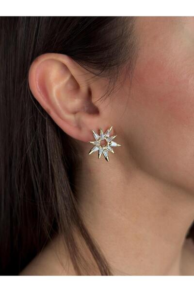 Luseda Vip Sparkling Star Form Gold Earrings