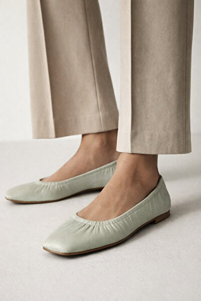 Arzillo Selora Дамски балетни пантофки от естествена кожа с набрани детайли в...
