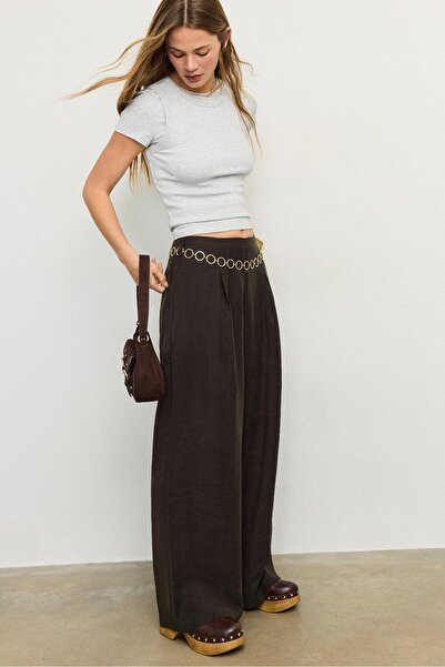 Stradivarius Zincir detaylı liyosel pensli pantolon