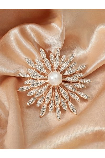 Take Two By Styli بروش على شكل زهرة مرصعة بأحجار الراين وتفاصيل من اللؤلؤ الص...