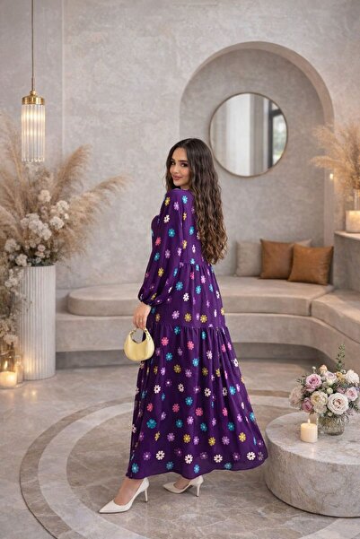 Lavanta Tekstil فستان بنفسجي مزين بالزهور وياقة على شكل حرف V وأزرار