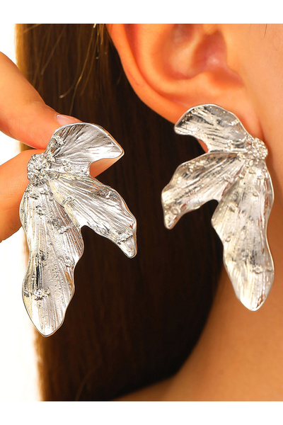 Take Two By Styli Textured Leaf Shaped Earrings