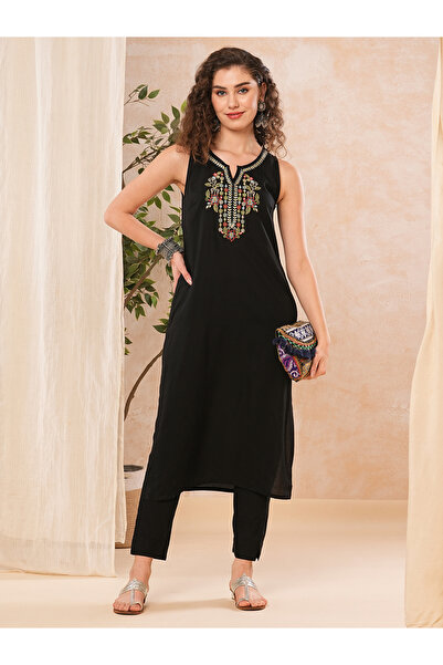 Globus By Styli Floral Embroidered Straight Kurta and Elasticated Pants Set