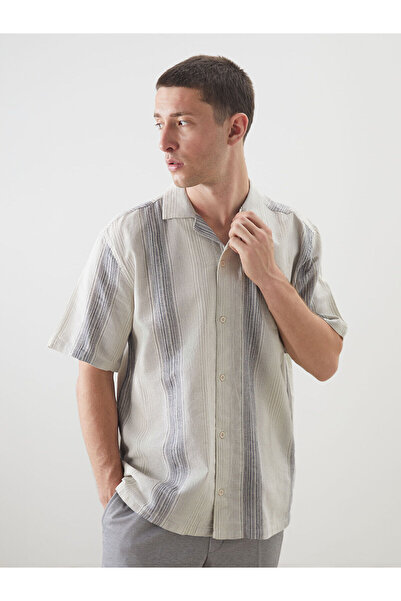 LC Waikiki قميص رجالي مخطط بأكمام قصيرة وقصة عادية