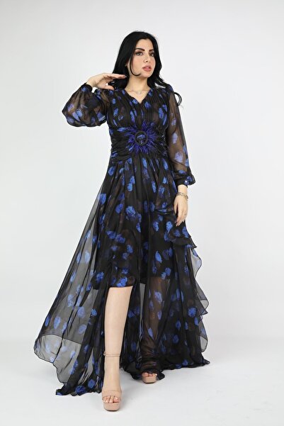 LAVALLEESHOP A chiffon dress with a distinctive and elegant floral pattern