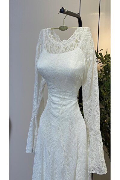 Viola2026 A white Lace dress with an elegant design and a soft cut that highl...