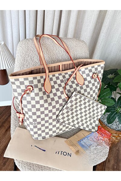 Ropi A luxurious and elegant women's handbag, an alternative to designer brands.