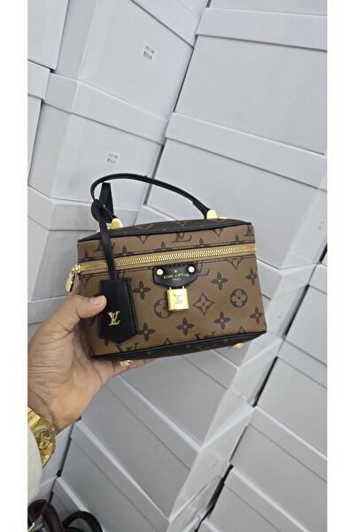 Generic Handbag and shoulder bag, high quality material, with accessories