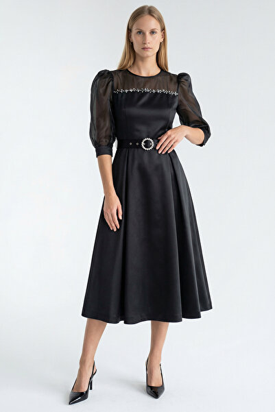 Exquise Bele Oturan Kristal Taş İşlemeli Saten Regular Siyah Midi Elbise