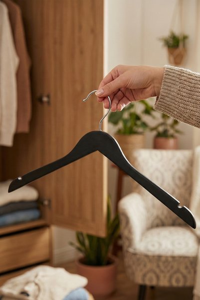Koçyiğit Plastik Premium Quality 24-Pack Black Plastic Hangers - Durable Clothing, Shirt, and T-Shirt Hangers
