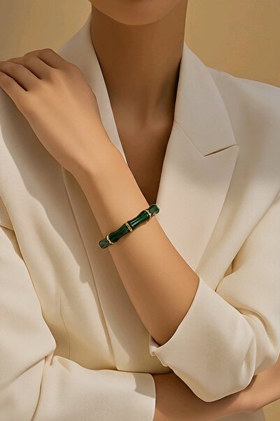 JUPİNG Elegant Green Natural Stone Bracelet – Sophistication with Gold Detail