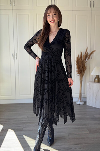 Dilay Gökoğlu Butik Kadife Baskılı V Yaka Asimetrik Midi Siyah Elbise