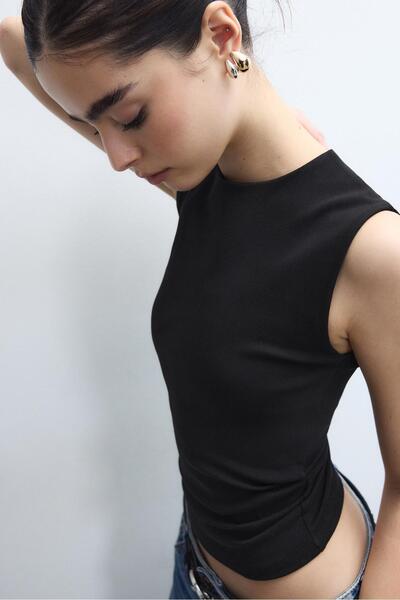 Stradivarius Basic Sleeveless T-Shirt