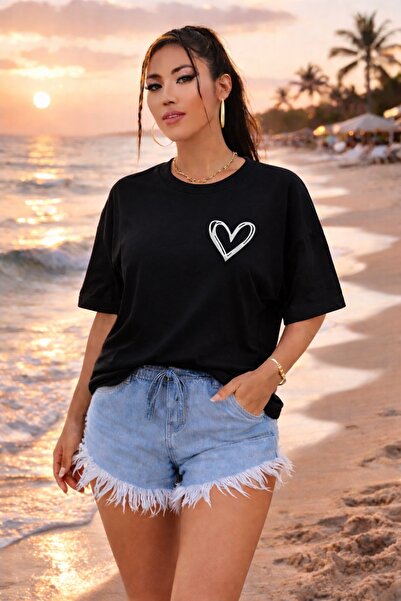 MARKATEM Minimal Heart Printed Oversize Tshirt