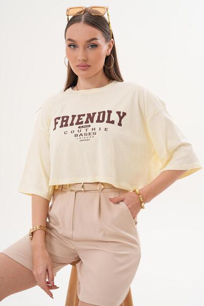 ŞİMAL Γυναικείο κοντό μπλουζάκι με λεπτομέρεια στάμπας και λαιμόκοψη  "ποδήλα...