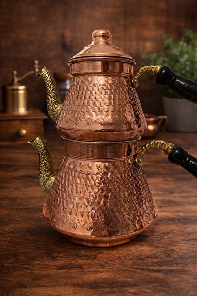 ZÜMHA طقم إبريق شاي نحاسي مطرز يدويًا - جسم منقوش، مقبض خشبي، تصميم تقليدي أنيق