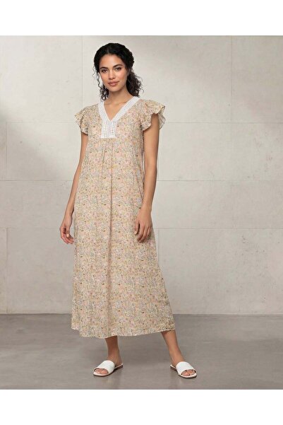 REDTAG قميص نوم نسائي بيج مزين بنقوش زهور، بياقة على شكل حرف V وبدون أكمام